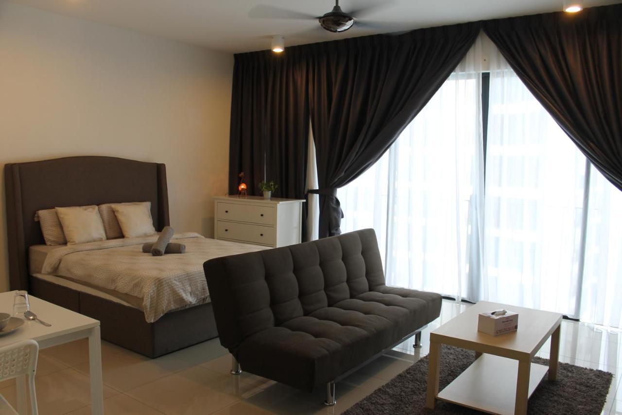 Studio Room Next To Sccc At Trefoil Setia Alam For 2-4 Pax Екстер'єр фото