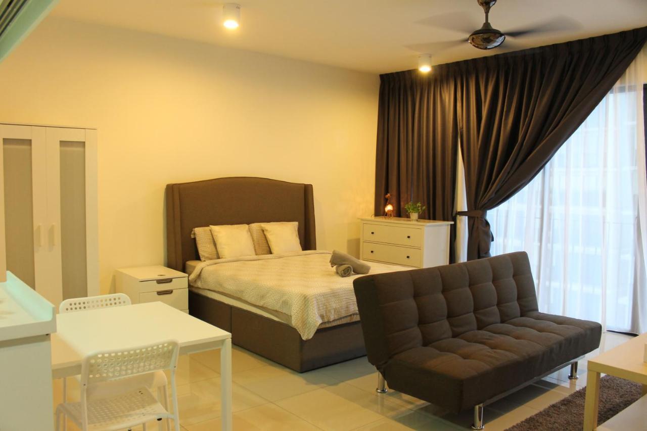 Studio Room Next To Sccc At Trefoil Setia Alam For 2-4 Pax Екстер'єр фото